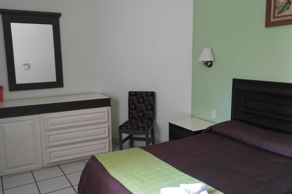 Hotel El Roble Тустла-Гутьеррес Экстерьер фото