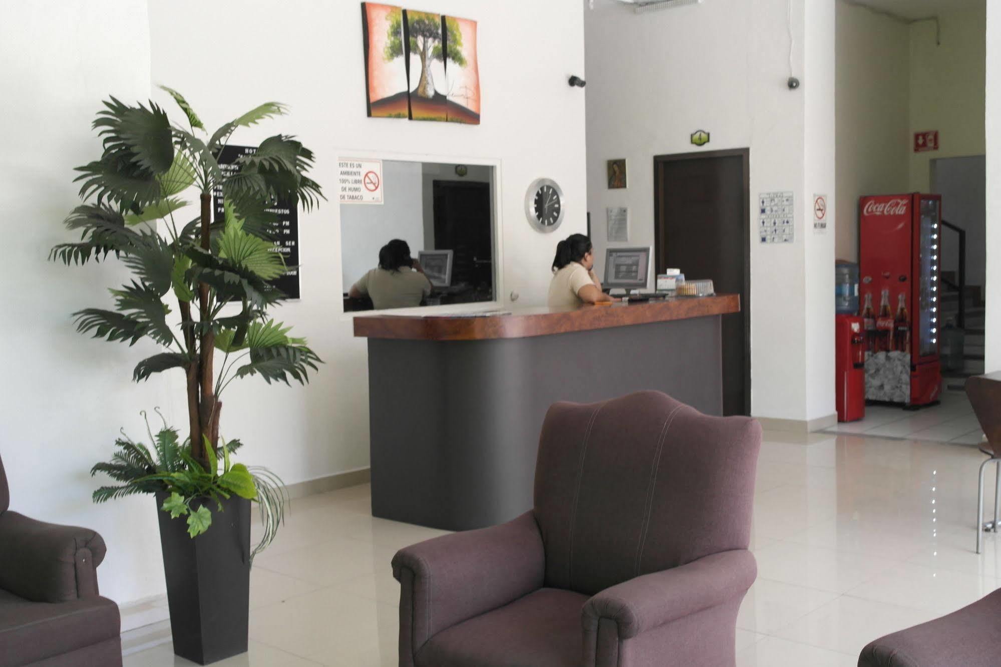 Hotel El Roble Тустла-Гутьеррес Экстерьер фото